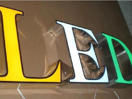 西充介绍LED招牌的基础知识。